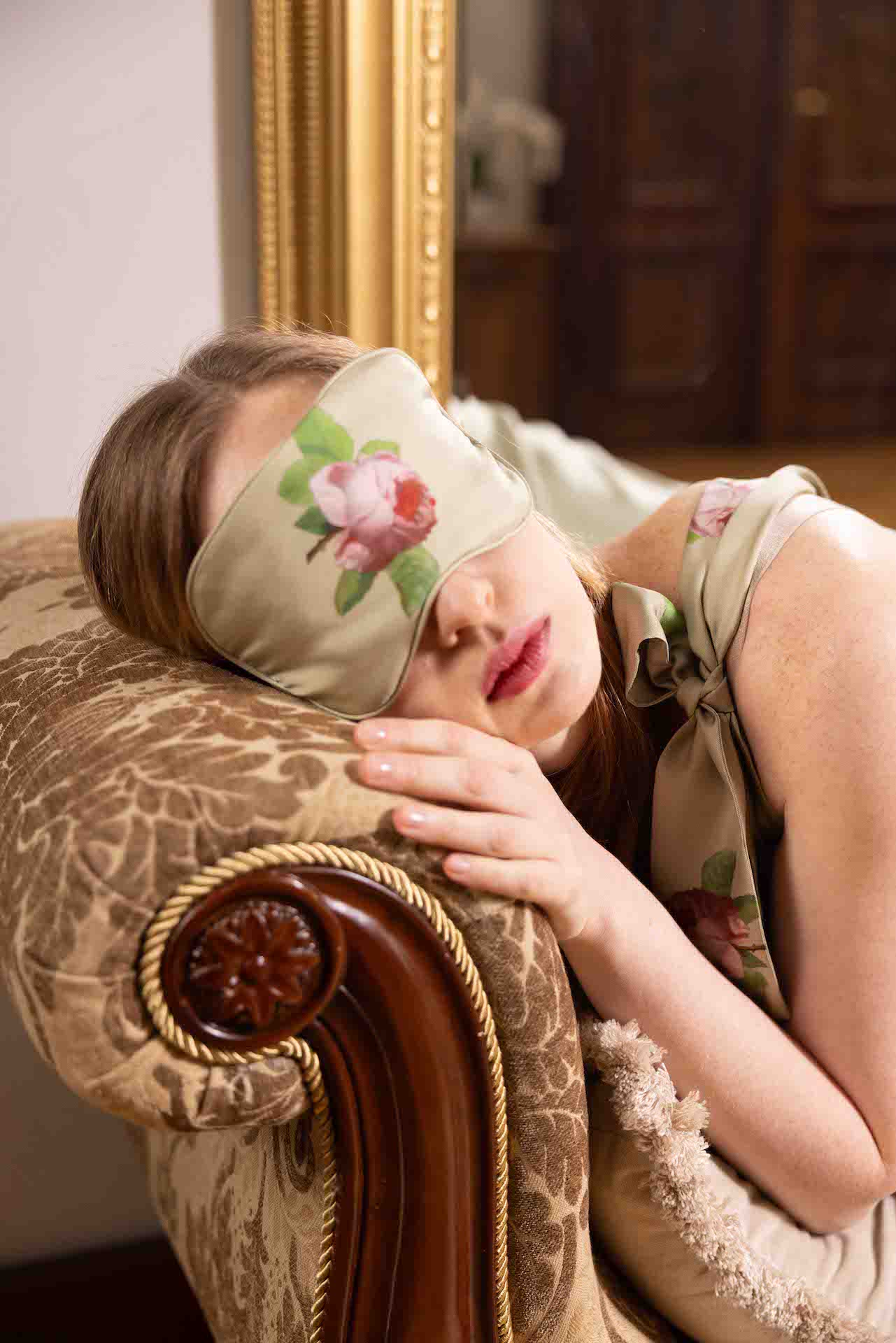 SILK SLEEP MASK "PAULINE" in pale olive - House of Castlebird Rose