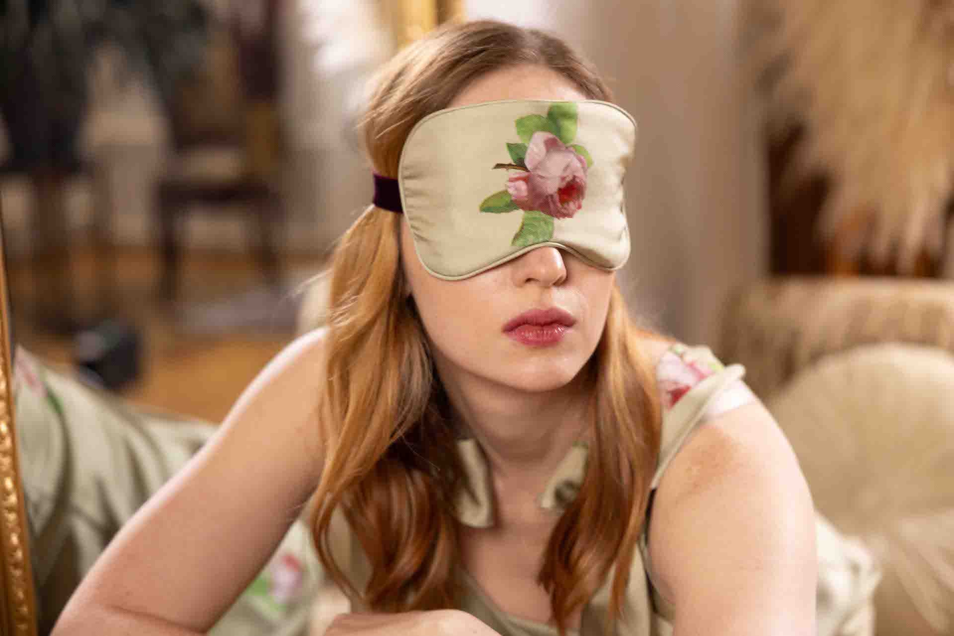 SILK SLEEP MASK "PAULINE" in pale olive - House of Castlebird Rose