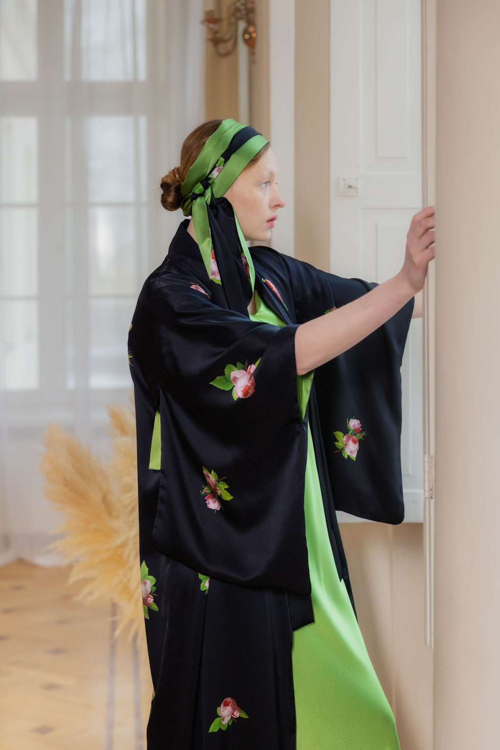 SILK KIMONO "PAULINE" in ebony black - House of Castlebird Rose