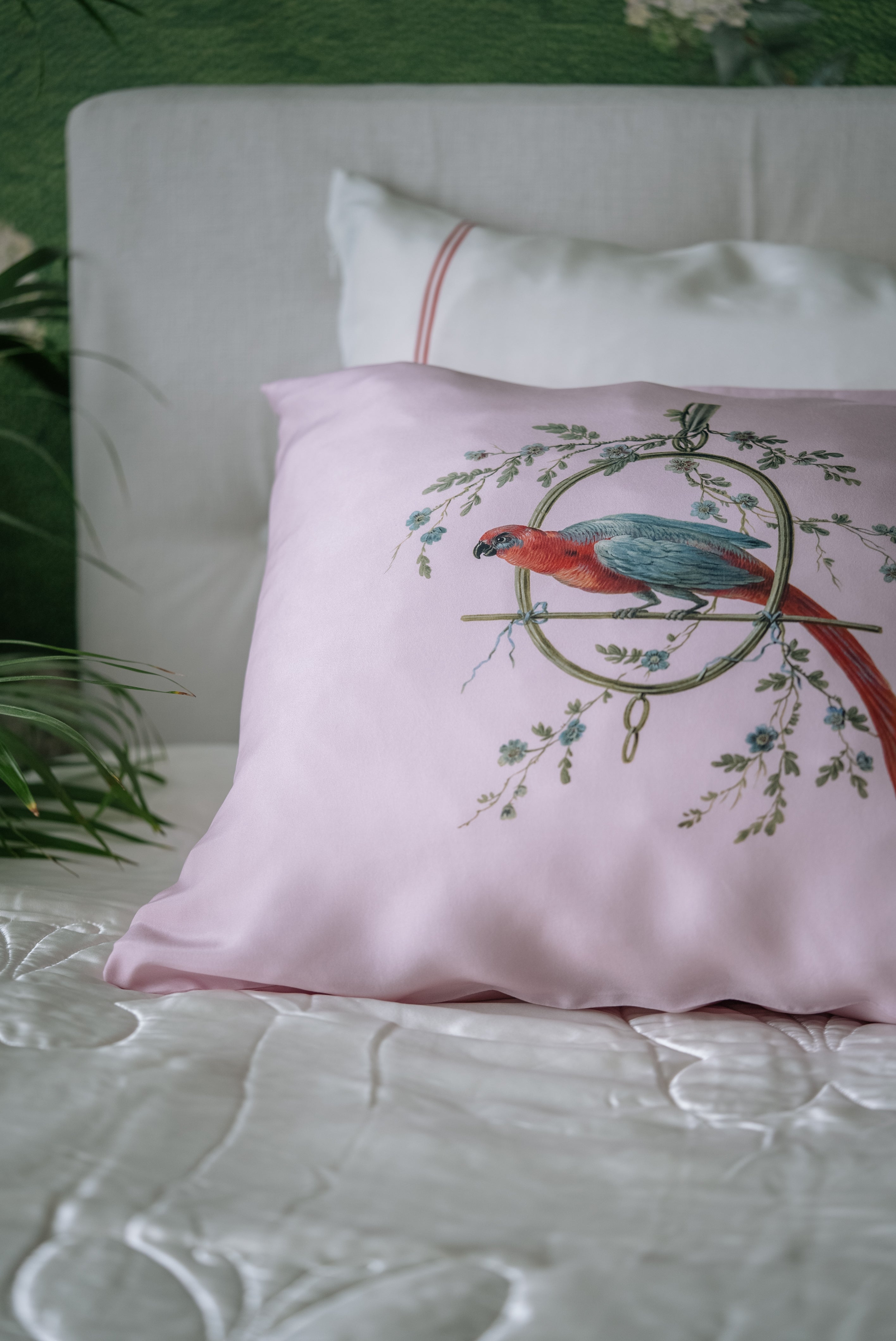 Silk Pillowcase in Soft Pink "Le Perroquet"